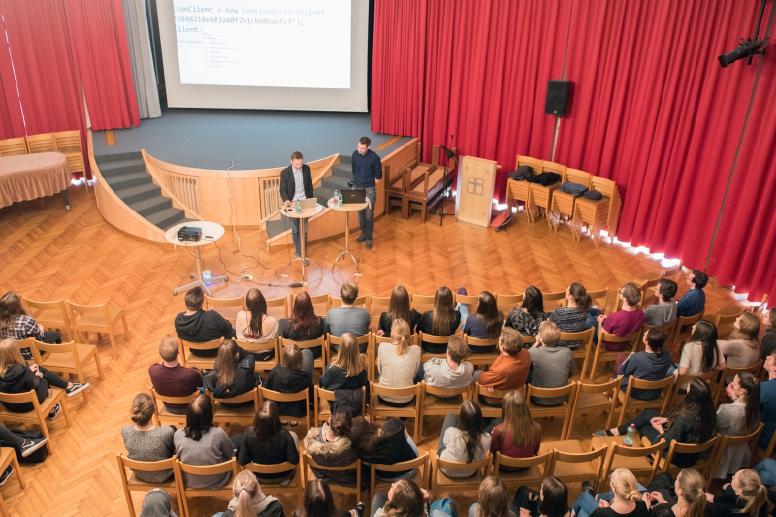 Software wird menschlicher - Fachvortrag für SchülerInnen
